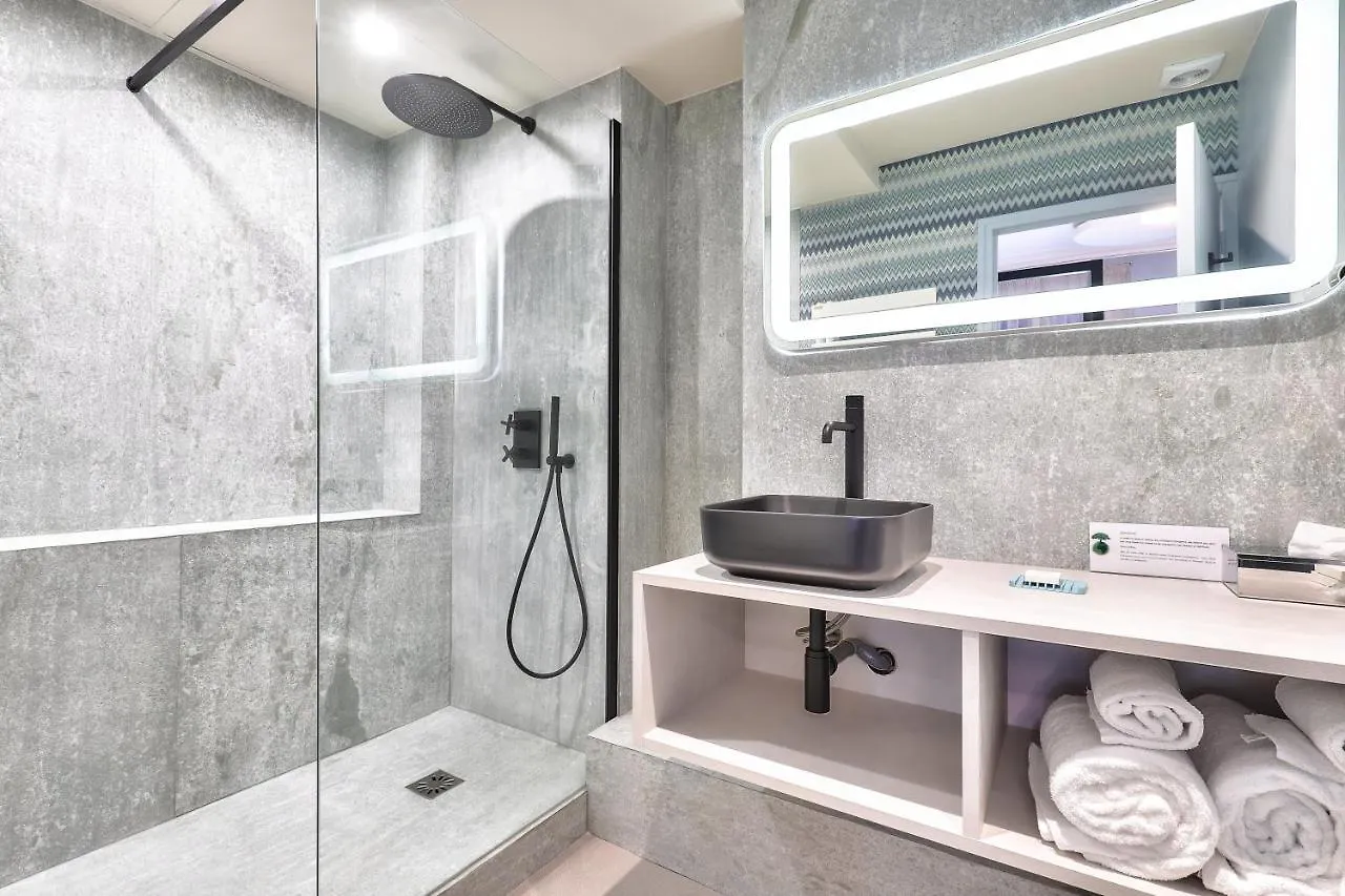 Lejlighedshotel 33 Marbeuf 4*
