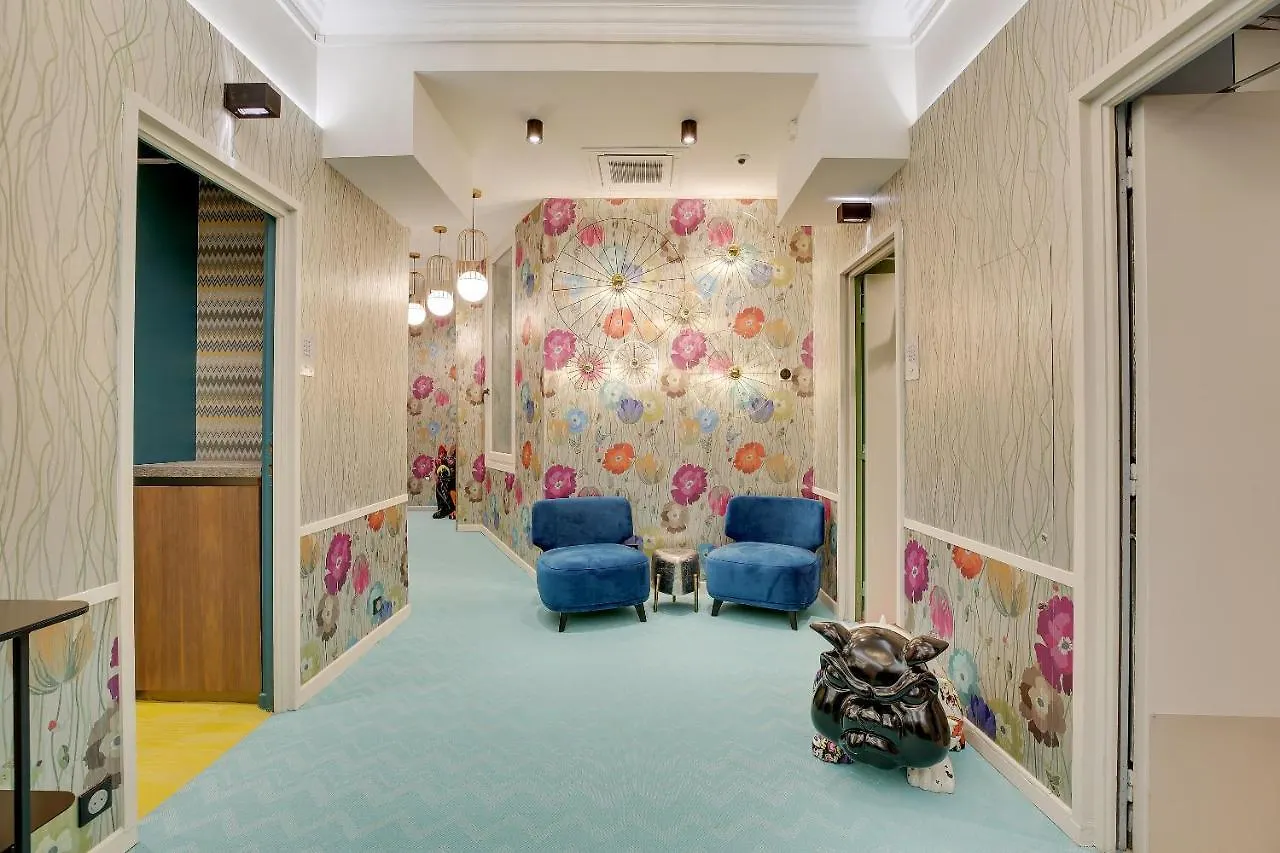 Aparthotel 33 Marbeuf 4*