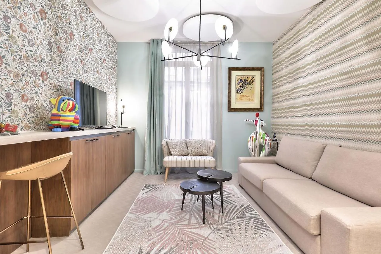 33 Marbeuf 4* Paris