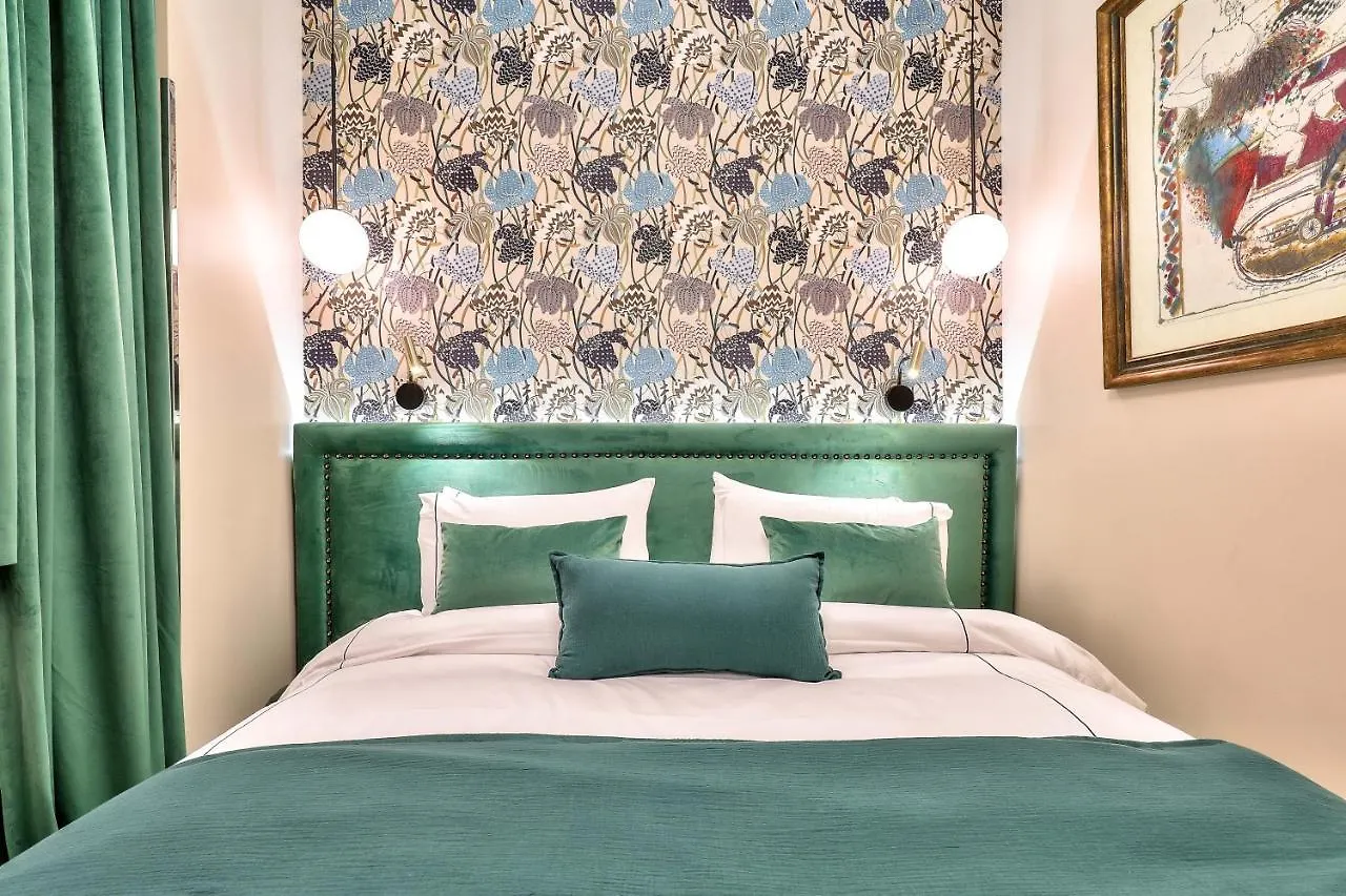33 Marbeuf Aparthotel Paris