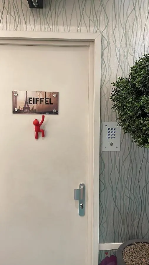 33 Marbeuf 4* Paris