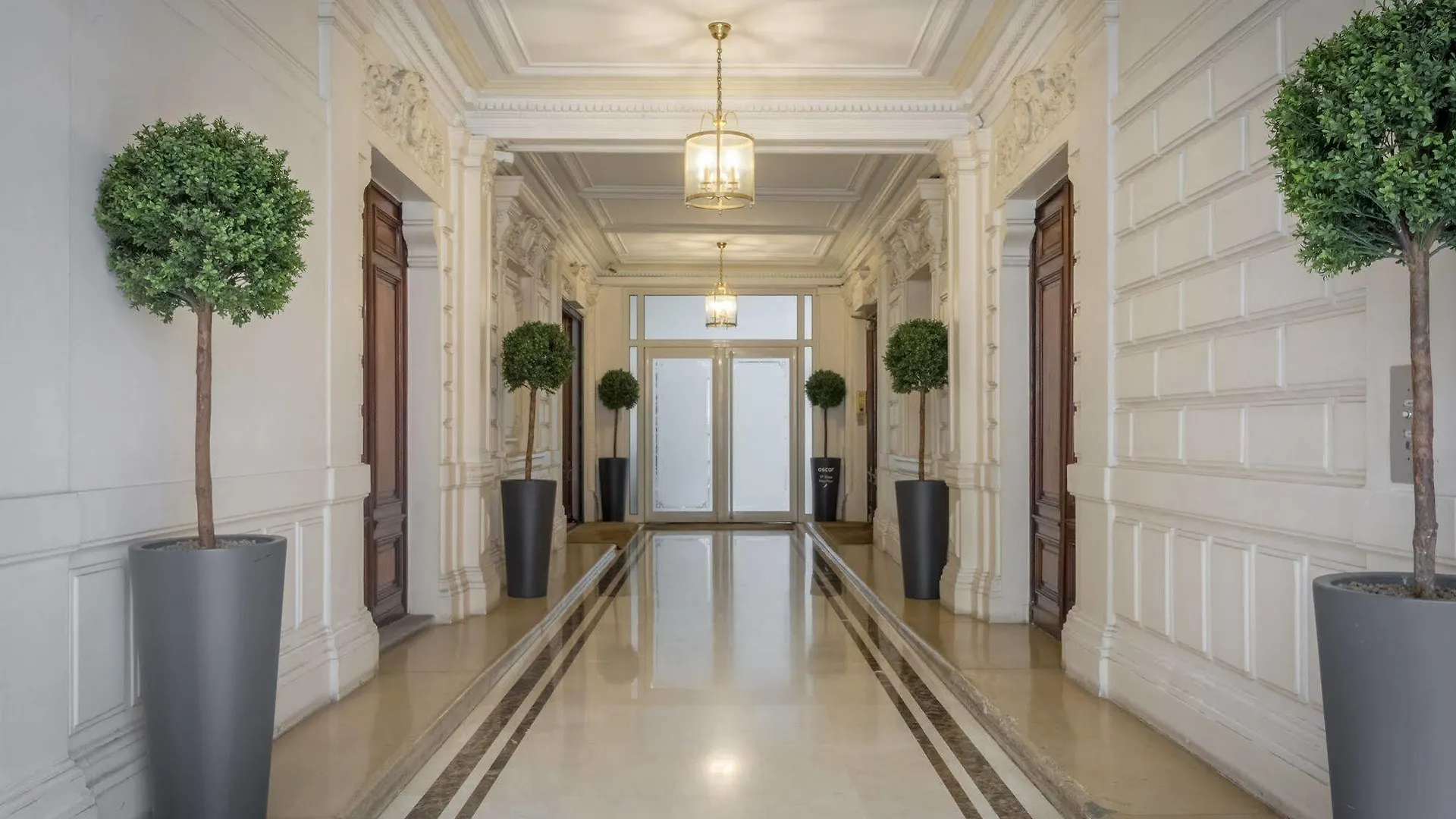 33 Marbeuf Paris
