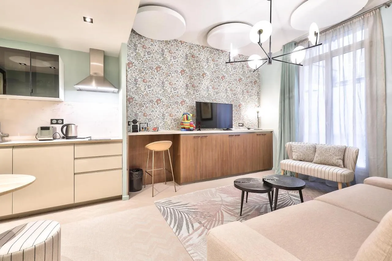 33 Marbeuf 4* Париж