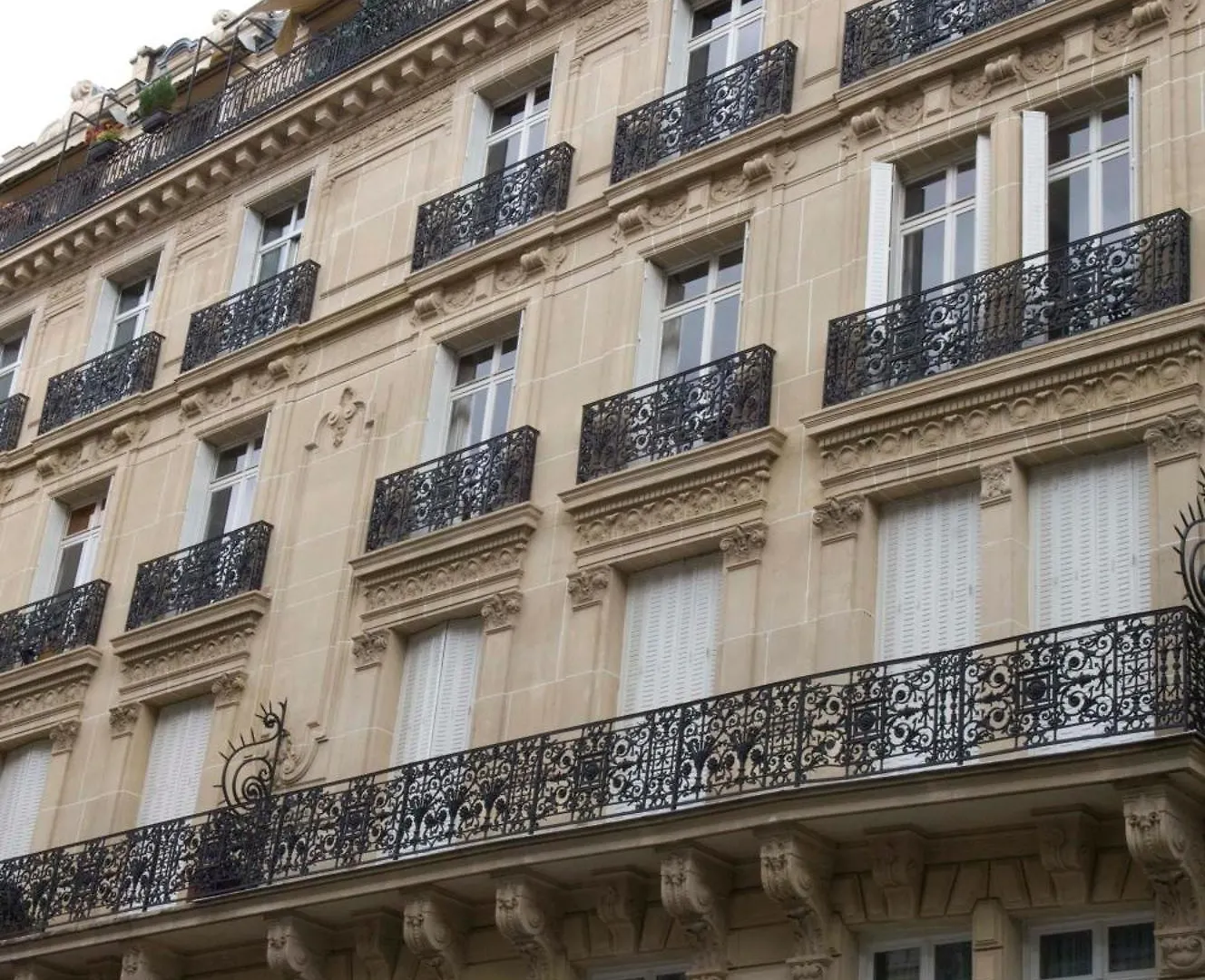 Lejlighedshotel 33 Marbeuf 4*